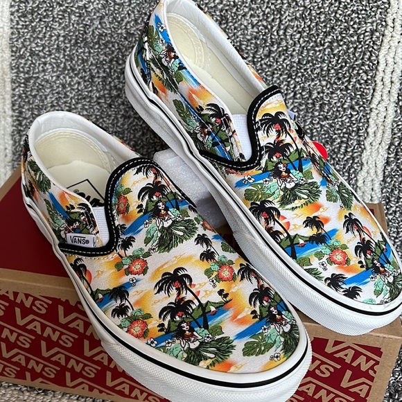 Vans Men’s Classic Slip-On Aloha Black/True White Sneakers - Picture 7 of 16